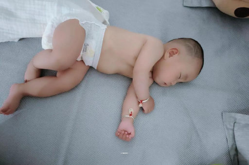 丽江几个月宝宝会抬头